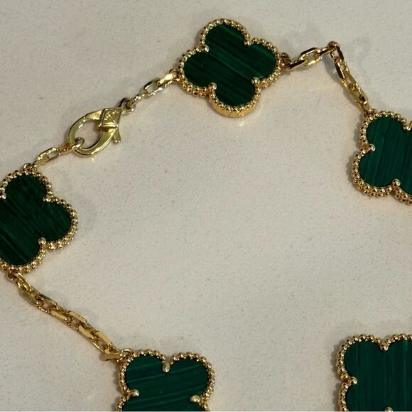 Elegant Gold and Green Clover Necklace - Picture 5 of 5